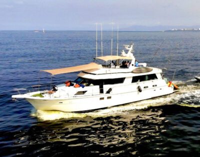 Yate de Lujo Cheoy Lee 90