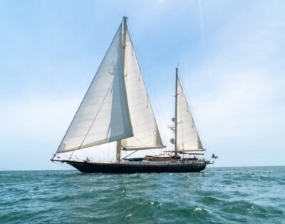 Yate de Lujo Jongert 110